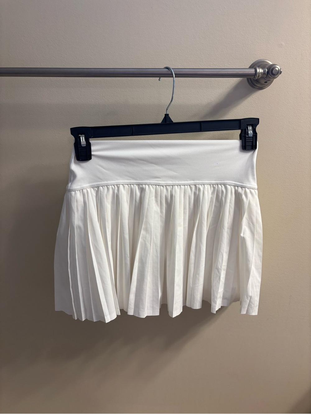 White aerie skirt